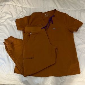 Figs Large Catarina Top and Medium Petite High Waisted Zamora Joggers